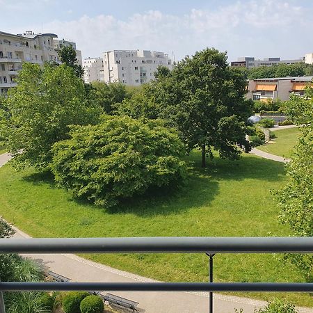 Appartement Residentiel Au Vert Et Au Frais Montigny-le-Bretonneux Kültér fotó