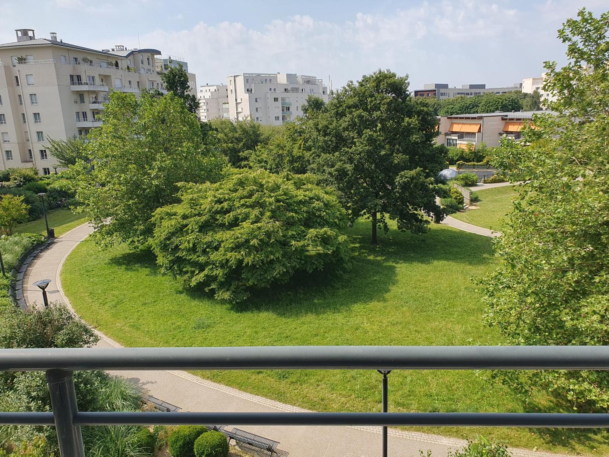 Appartement Residentiel Au Vert Et Au Frais Montigny-le-Bretonneux Kültér fotó